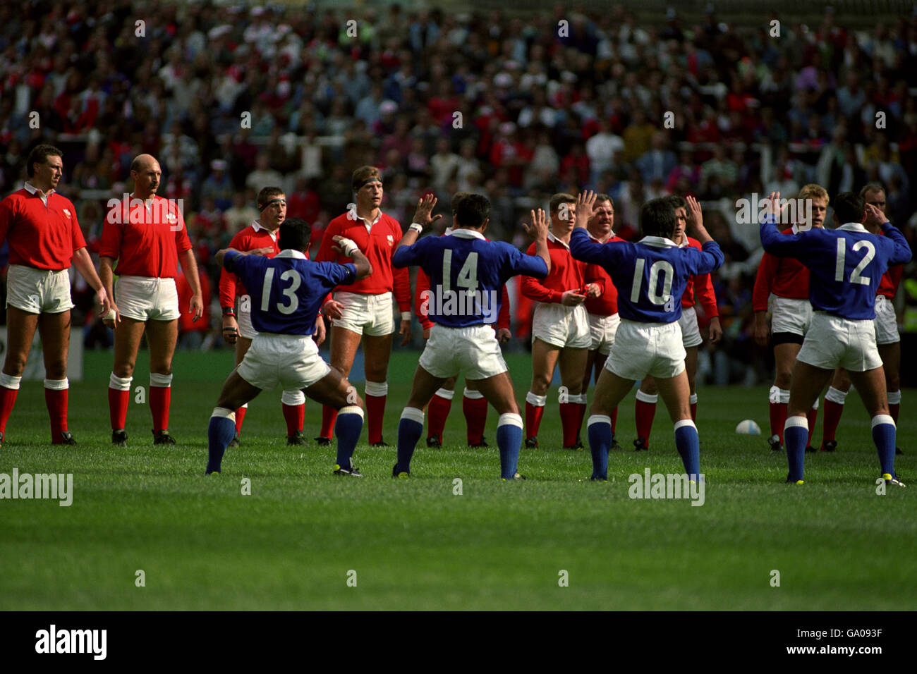 Rugby Union World Cup 1995 -S.A v Western Samoa. Chester Williams, S.A is tackled by Brian Lima