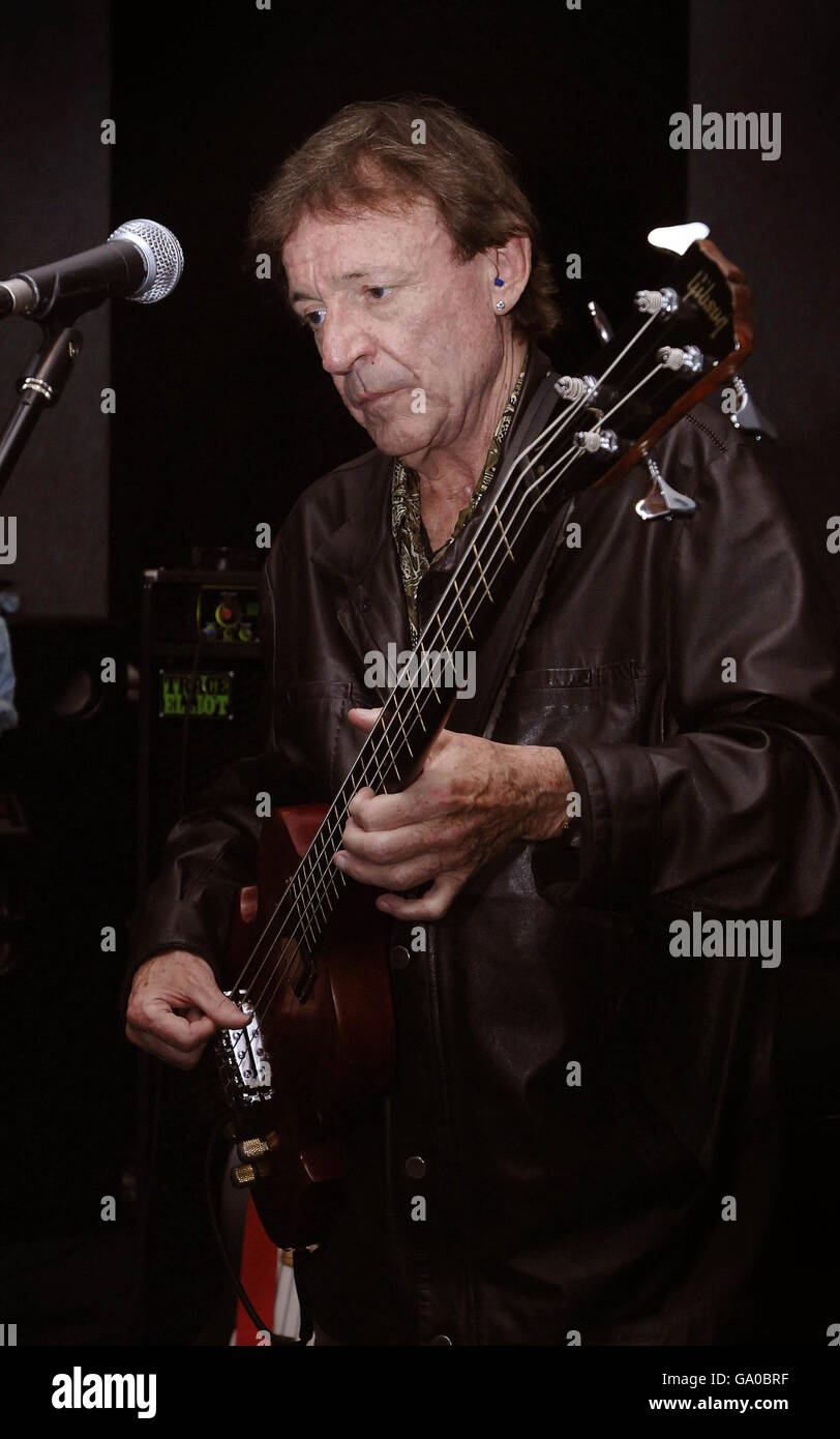 Cream Guitarist Jack Bruce joins in with the Rock and Roll Fantasy Camp