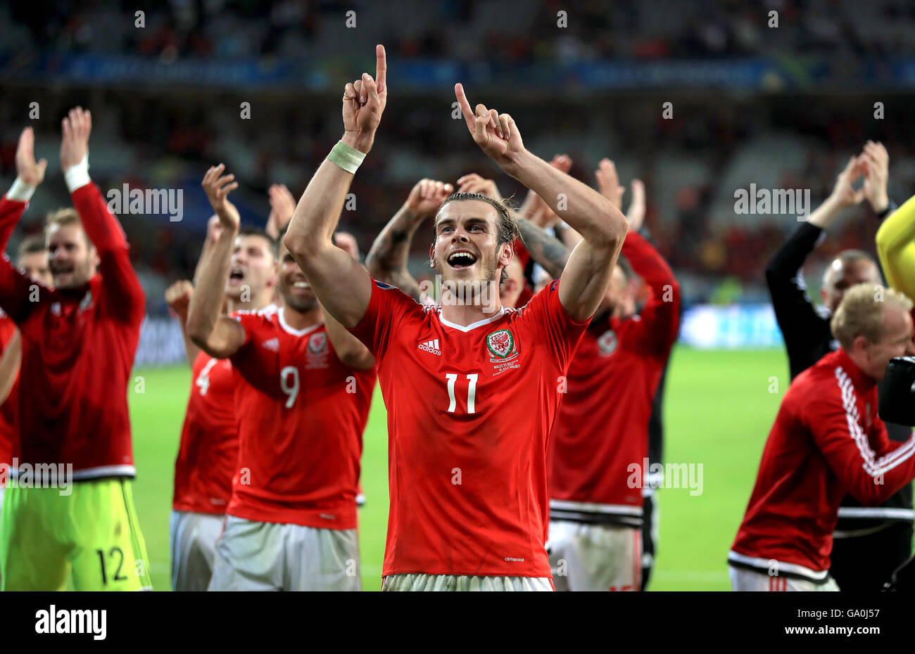Wales' Gareth Bale celebrates victory in the UEFA Euro 2016, quarter final match at the Stade Pierre Mauroy, Lille. Stock Photo