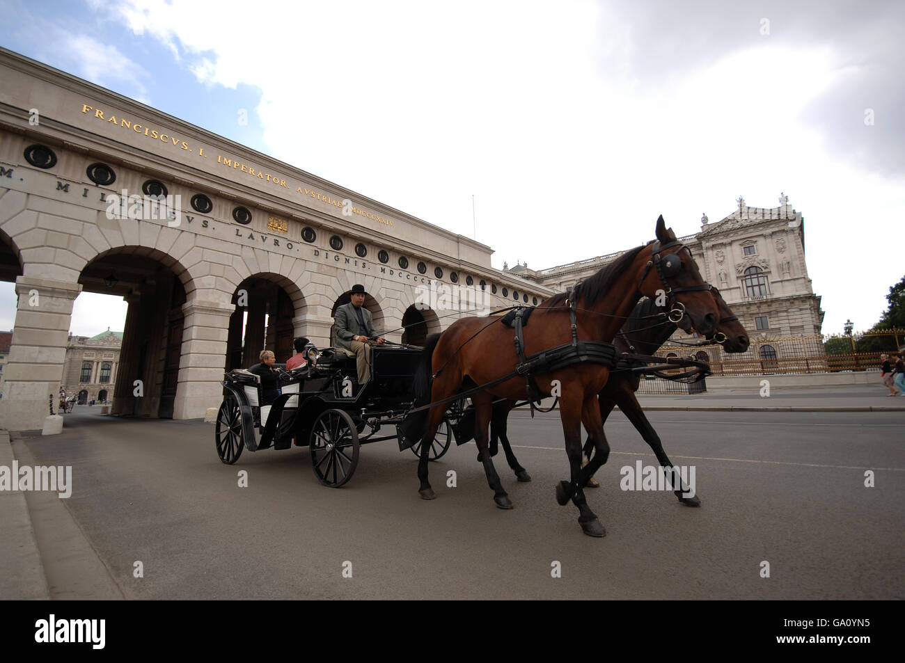 A horse drawn carriage hi-res stock photography and images - Alamy