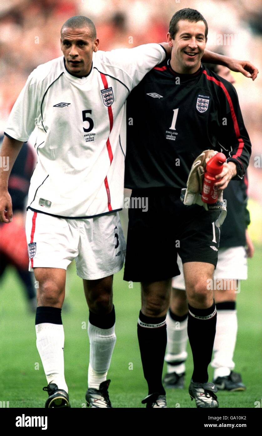 Rio ferdinand 2002 hi-res stock photography and images - Alamy