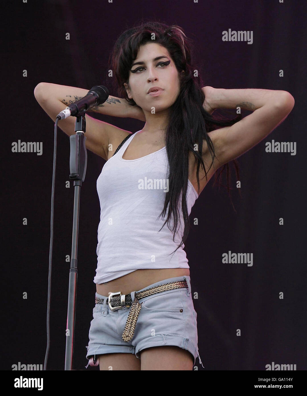 Amy Win Weekend Amy Winehouse performing at the Isle of Wight Festival in Seaclose Park ...