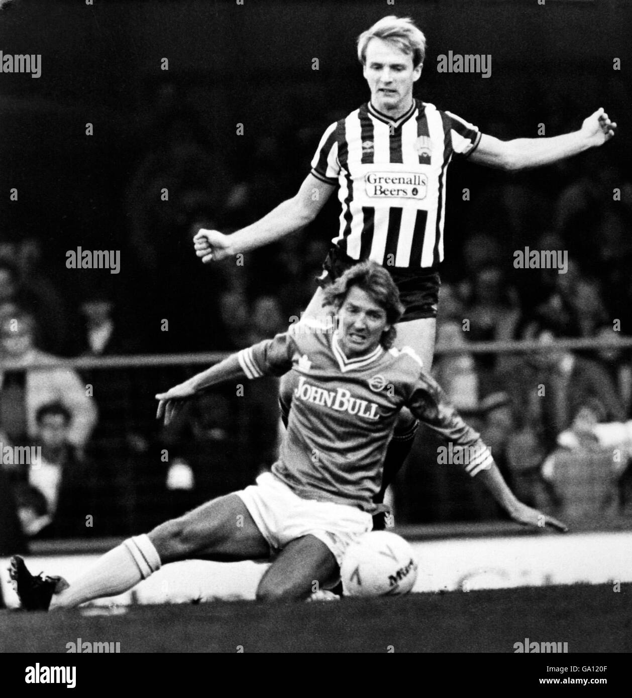 Newcastle United's Paul Goddard rises above the challenge of Leicester City's Russell Osman Stock Photo