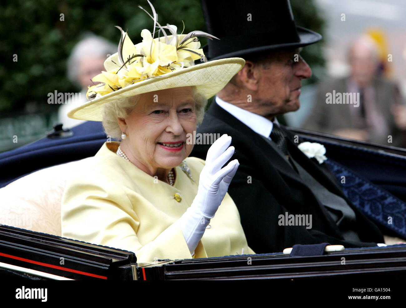 Queen royal ascot brooch hi-res stock photography and images - Alamy
