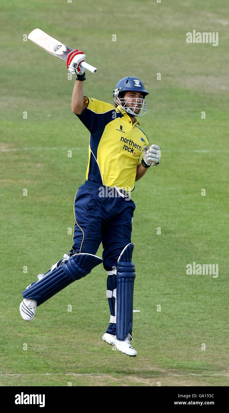Durham Dynamos's Liam Plunkett celebrates hitting the winning runs to beat Essex Eagles by 3 wickets during the Friends Provident Trophy Semi-Final match at the County Ground, Chester-le-Street, Durham. Stock Photo