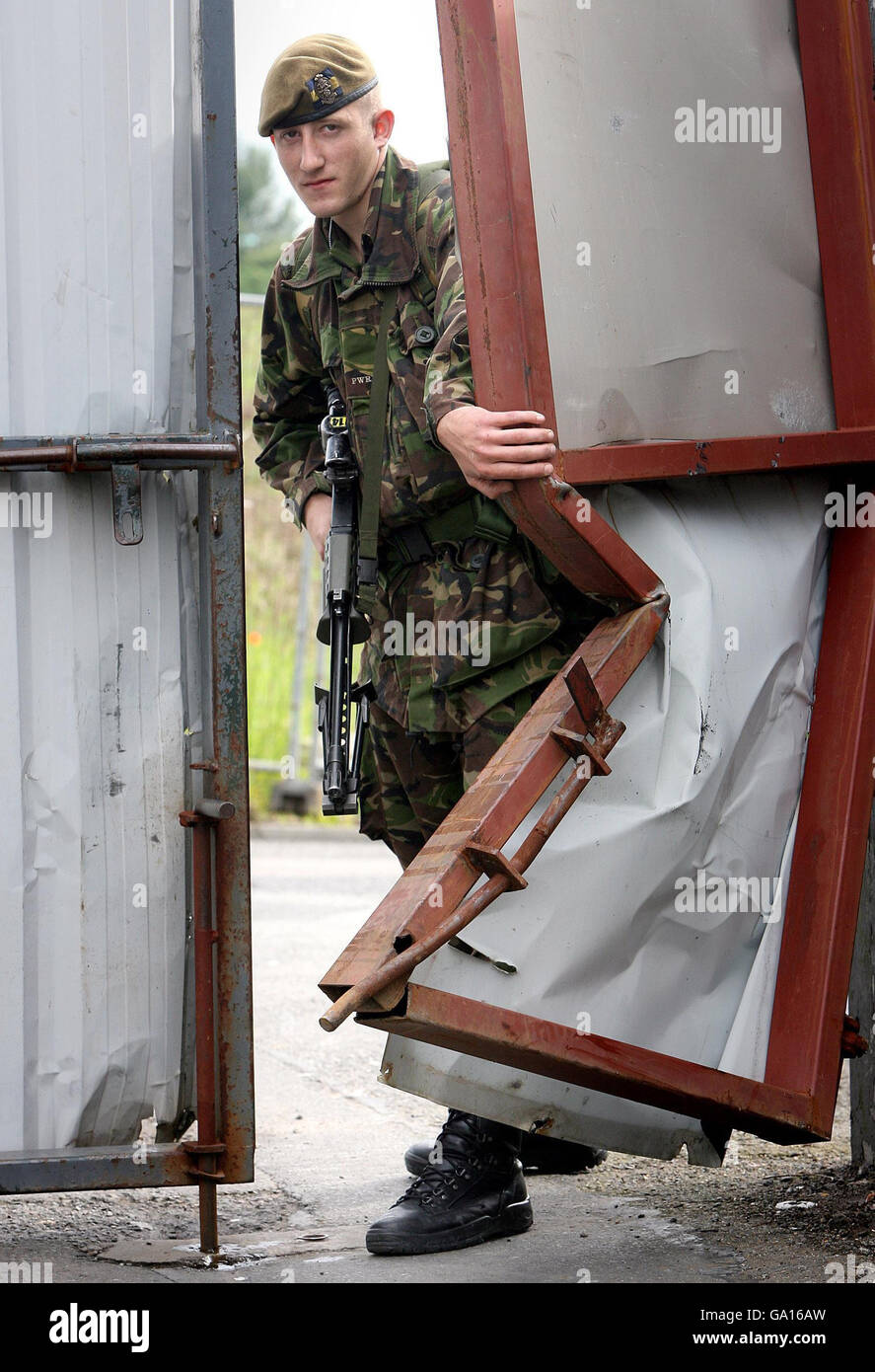 Private Andrew Mason, of the 2nd Batallion Princess of Wales's Royal Regiment, closes the gates at the Bessbrook Mill military complex, south Armagh as soldiers will pull out of the area today. Stock Photo