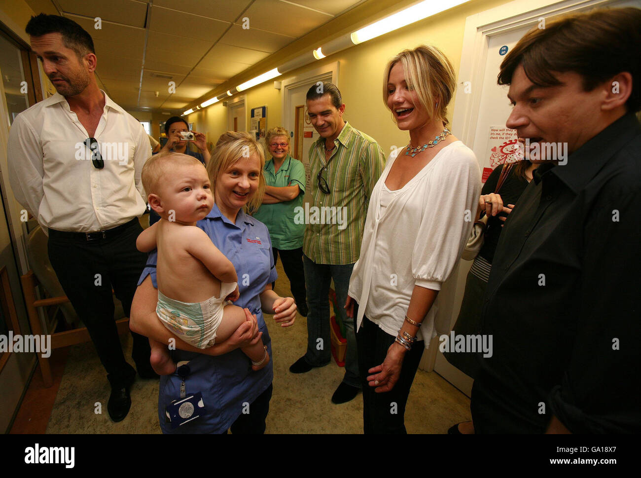Stars of new film Shrek the Third (left to right); Rupert Everett, Antonio Banderas, Cameron Diaz and Mike Myers greet baby William Markham during a surprise visit to Great Ormond Street Hospital in central London. Stock Photo