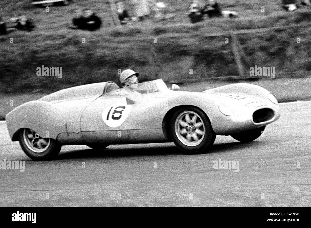 Motor Racing - Brands Hatch. Miss Patsy Burt in action at Brands Hatch racing her Cooper Climax no.18 Stock Photo