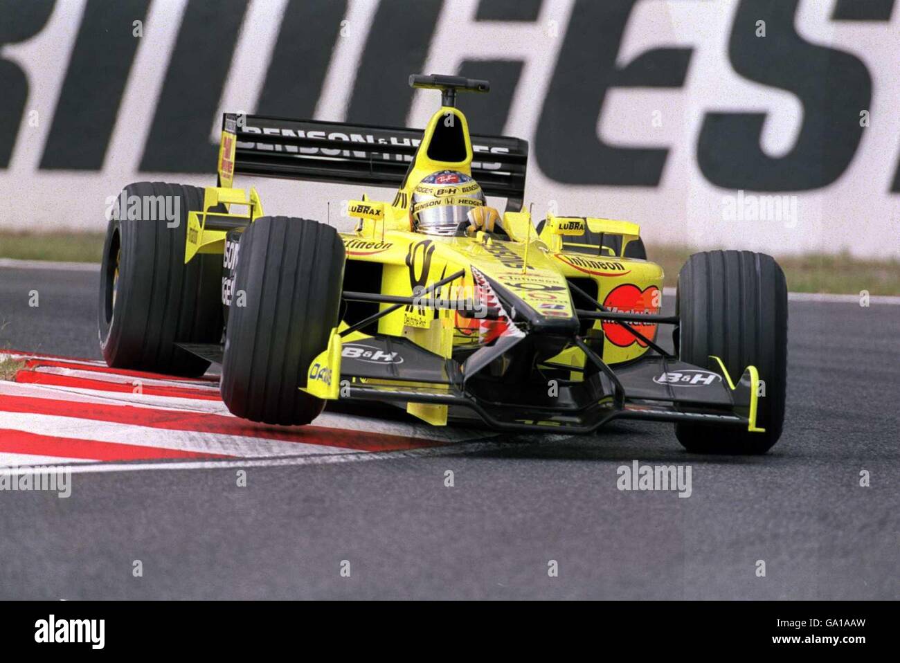 Formula One Motor Racing - Japanese Grand Prix - Preview Day. Jean Alesi  bounces through the chicane at Suzuka while setting the fastest time during  practice Stock Photo - Alamy