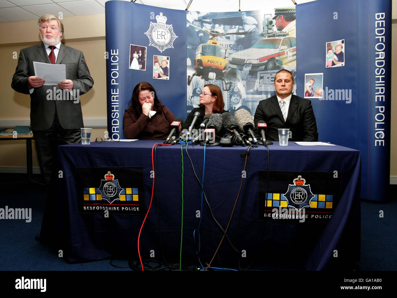 Bedfordshire Police Press Officer Des Lawless (left) reads a statement on behalf of Mary Henry, widow of PC Jon Henry (second left) alongside PC Henry's sister Georgina Henry-Brock and Detective Superintendent Keith Scarwood during a press conference in Luton. Stock Photo