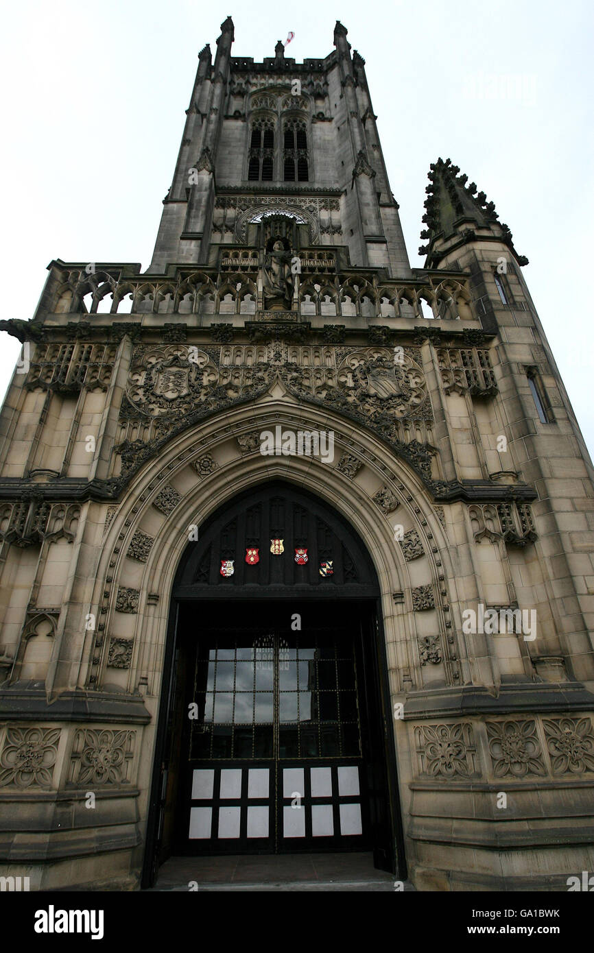 Manchester Cathedral stock Stock Photo - Alamy