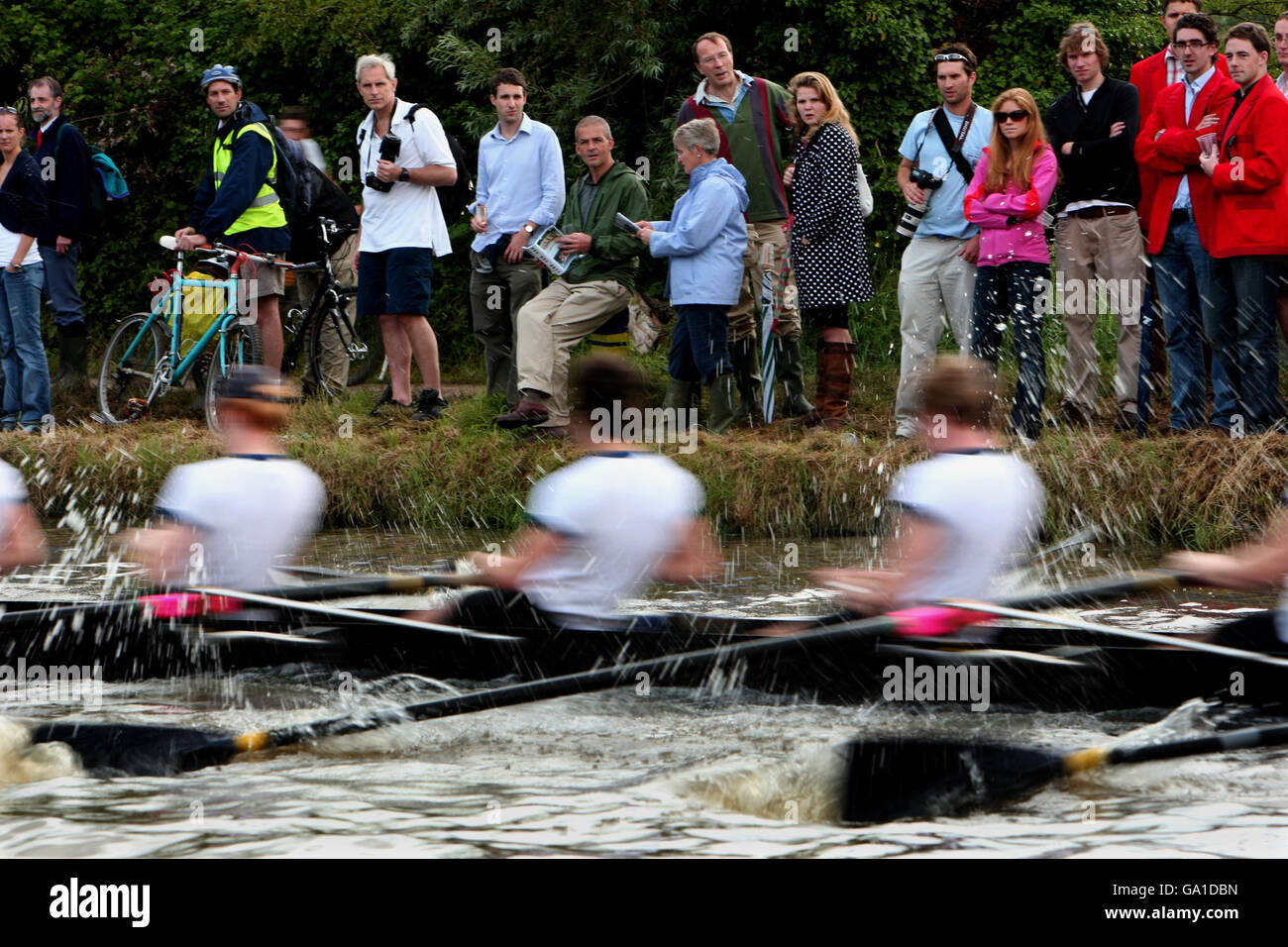 Spectators line the banks of the River Cam at Fen Ditton, Cambridgeshire during the Final day of the Cambridge University May Bumps. Stock Photo