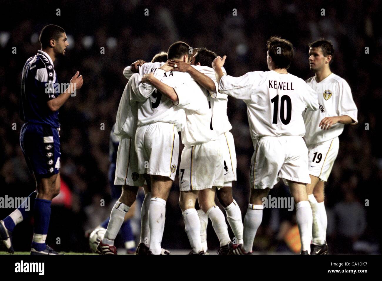 Soccer - UEFA Cup - Second Round - First Leg - Leeds United v Troyes. Leeds United's Mark Viduka celebrates the 3rd goal of the game Stock Photo