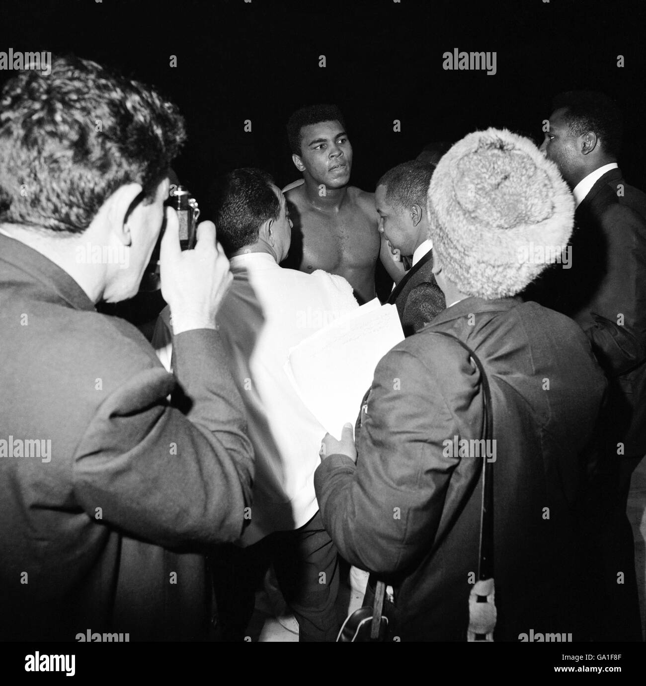 Muhammad Ali (c) leaves the ring after demolishing Brian London in the third round to retain the World Heavyweight Championship Stock Photo