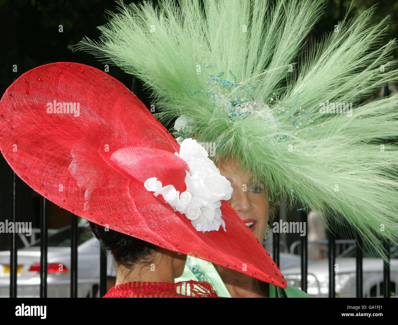 Royal ascot ladies day flamboyant hi-res stock photography and images ...