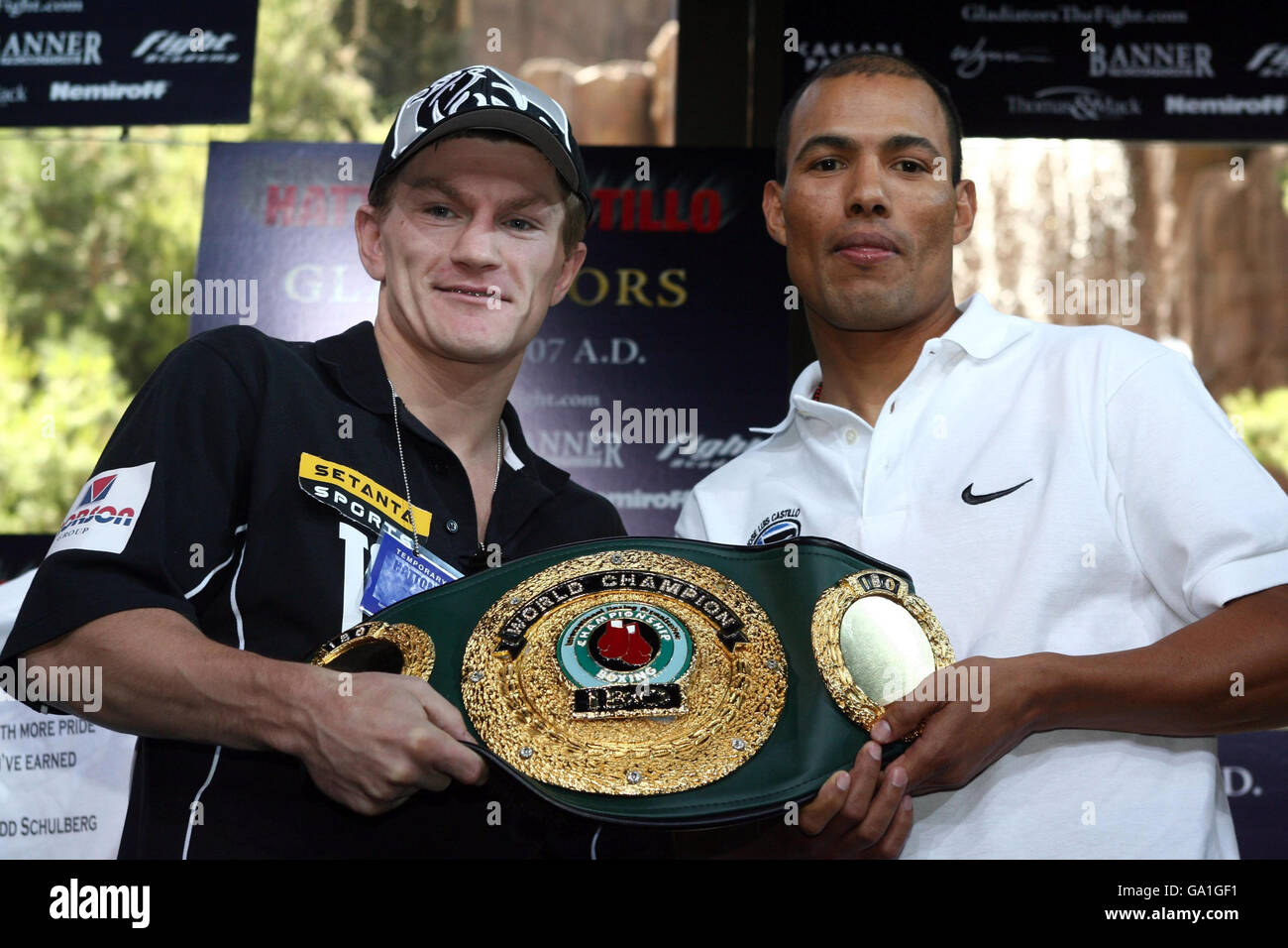 Great Britain's Ricky Hatton (left) with Mexico's Jose Luis Castillo and  his son during their weigh-in at Caesars Palace Hotel, Las Vegas, Nevada,  USA Stock Photo - Alamy