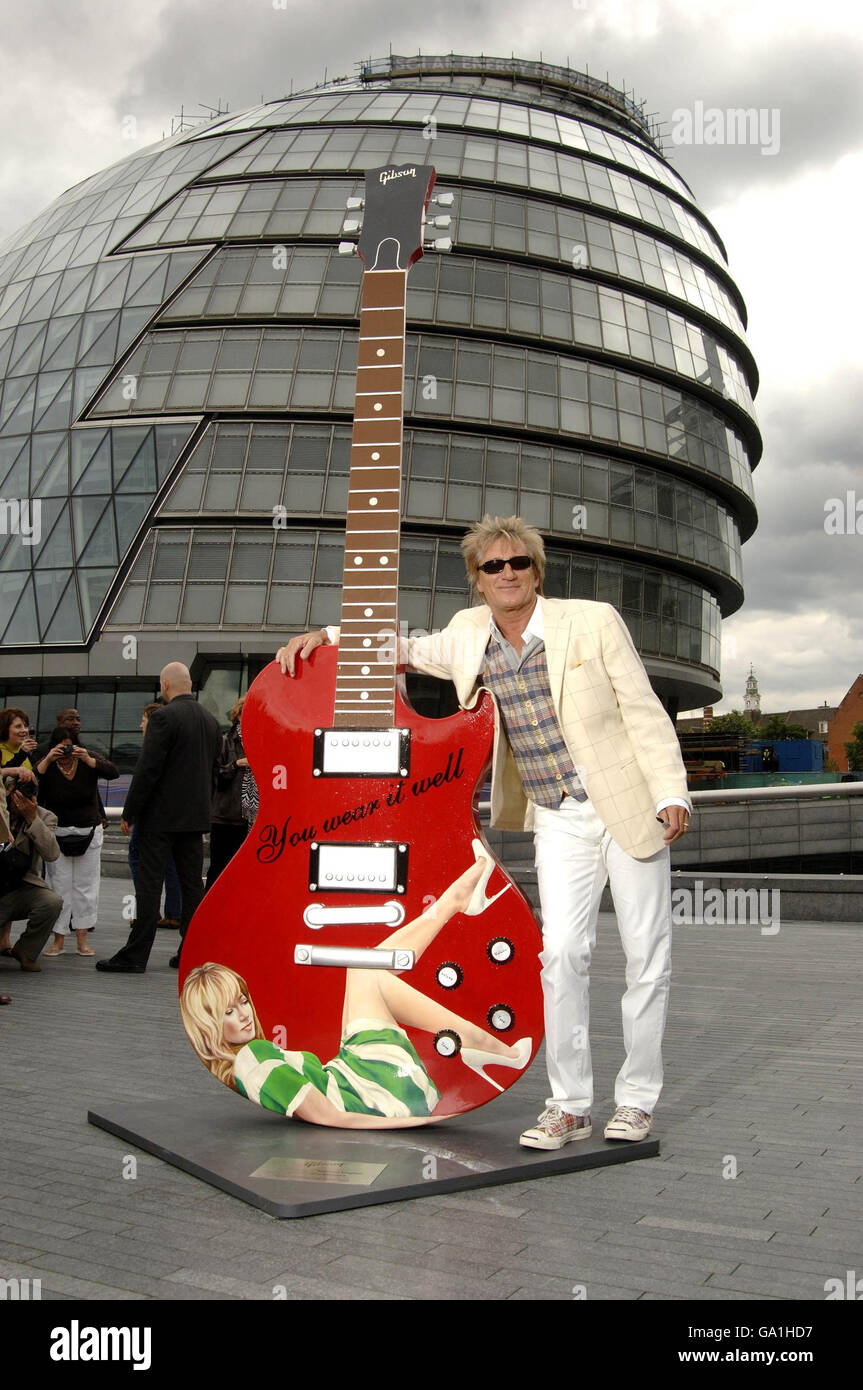 Gibson Guitartown photocall - London. Singer Rod Stewart leans on a 10ft high Gibson Guitar replica at Gibson Guitartown London in central London. Stock Photo
