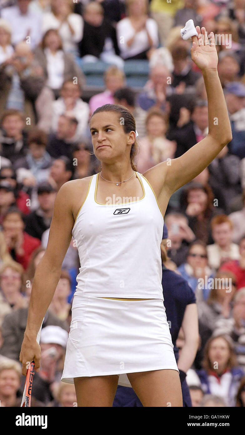 France's Amelie Mauresmo celebrates her win against USA's Jamea Jackson during The All England Lawn Tennis Championship at Wimbledon. Stock Photo