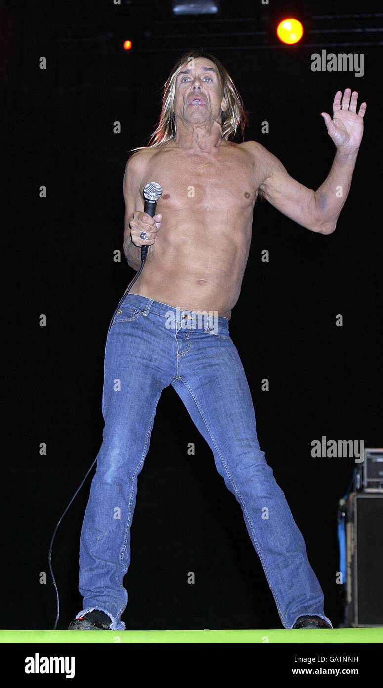 Iggy pop on in hi-res stock photography and images -
