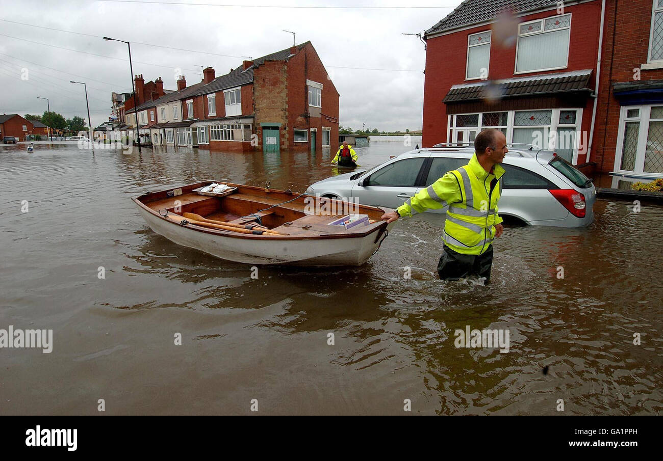 Food delivery by boat as Doncaster Council workers tour houses in Toll Bar near Doncaster, as pipes connected to large pumps try to lower the flood levels in the town centre. Stock Photo