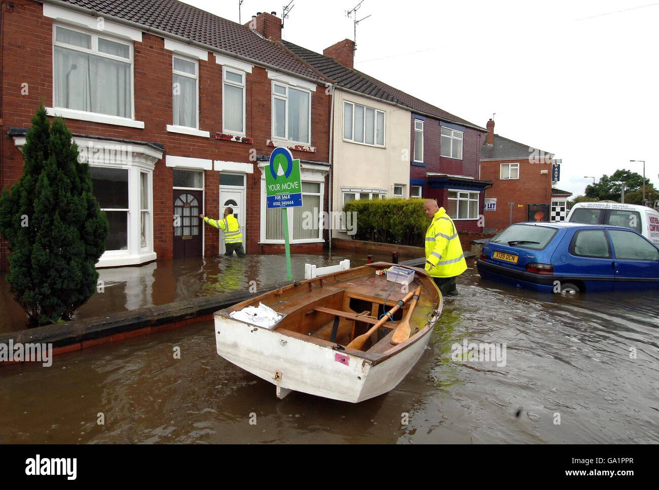 Doncaster Council workers deliver food by boat to remaining residents in Toll Bar, Doncaster, after severe flooding led many people to leave their homes or remain trapped in them. Stock Photo