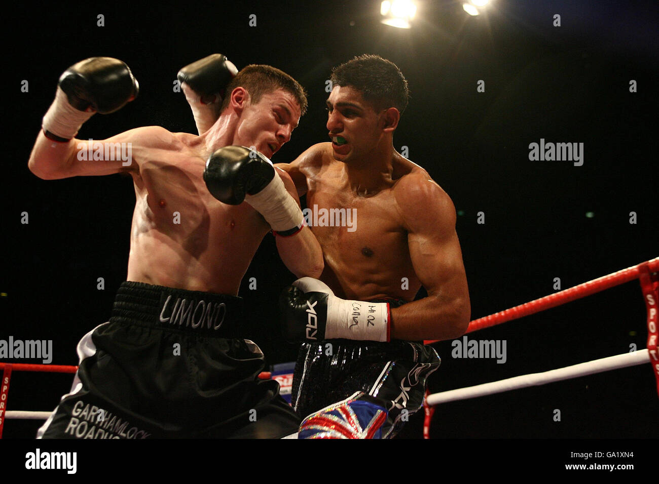 England's Amir Khan (right) in action against Scotland's Willie Limond during the Commonwealth Lightweight Title fight at the O2 Arena, London. Stock Photo