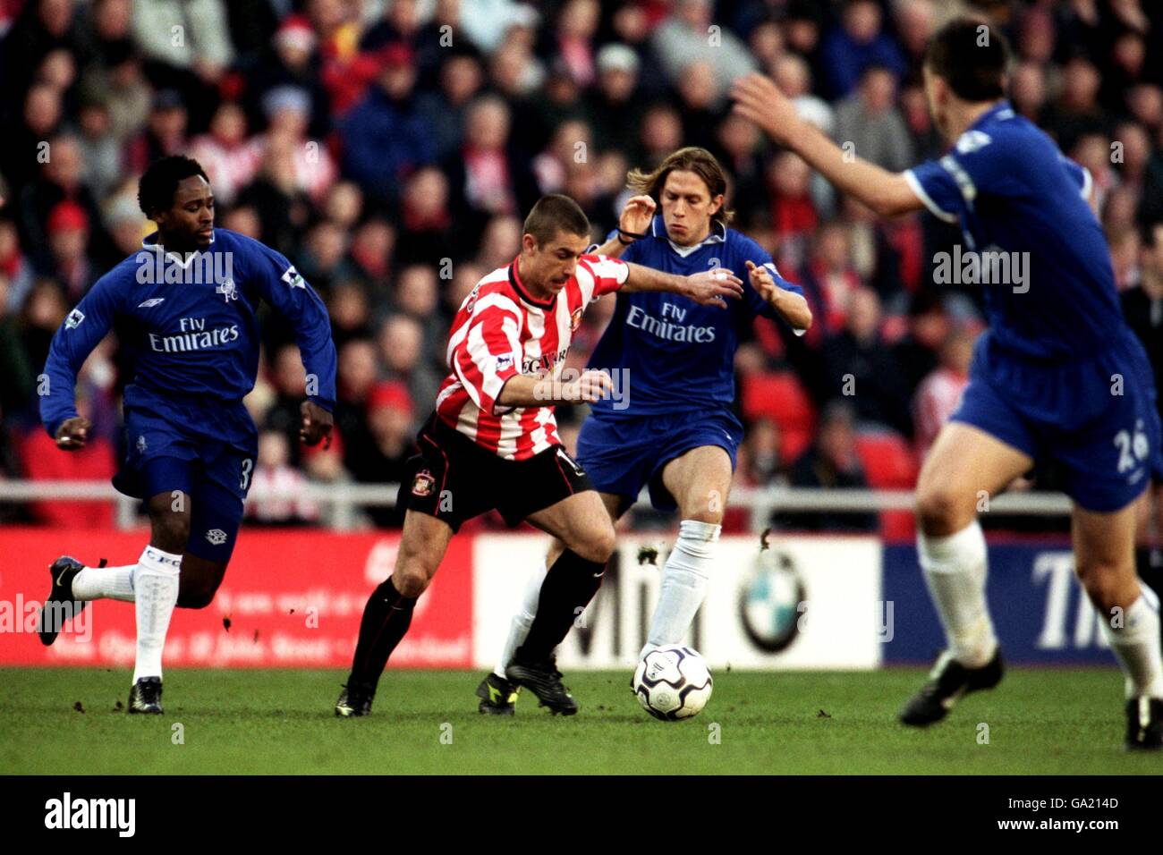 Sunderland's Kevin Philips battles for the ball and pushes away Chelsea's Sam Dalla Bona Stock Photo
