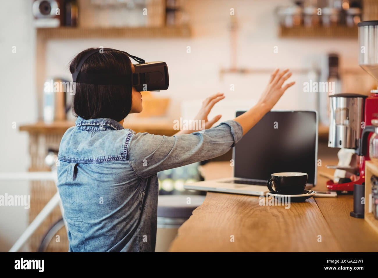 Young woman using the virtual reality headset Stock Photo - Alamy