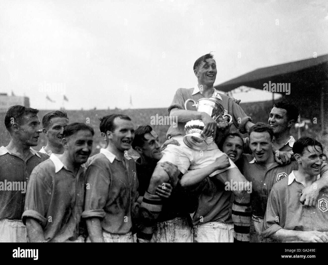 Winners trophy cup celebration football itvcupwinners itvcupwinners hi