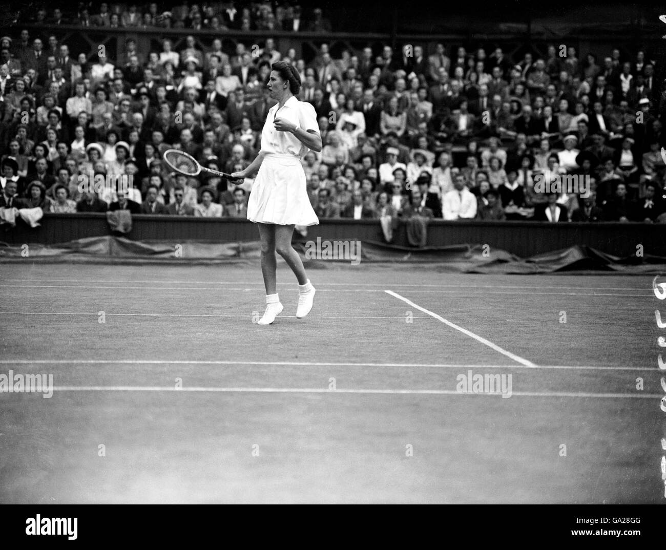 Tennis, Wimbledon Championships. Nancy Wynne Bolton in action Stock Photo