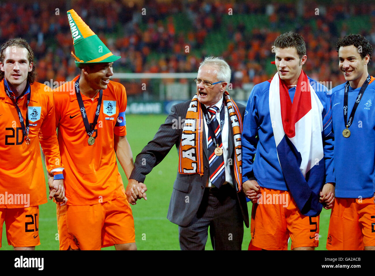 (l-r) Holland's Tim Janssen, Hedwiges Maduro, coach Foppe De Haan, Erik Pieters and Otman Bakkal celebrate after winning the European Under 21 Championship Stock Photo