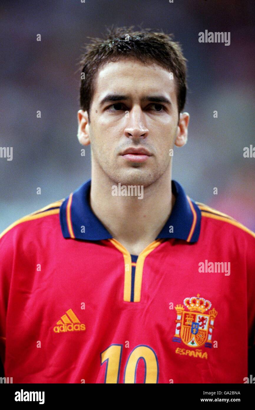 Soccer - World Cup 2002 Qualifier - Group Seven - Spain v Israel