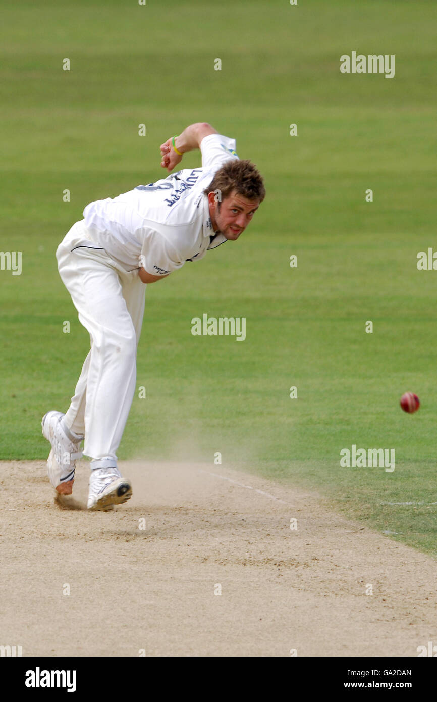 Cricket - Liverpool Victoria County Championship - Division One - Surrey v Durham - The Brit Oval. Liam Plunkett, Durham Stock Photo