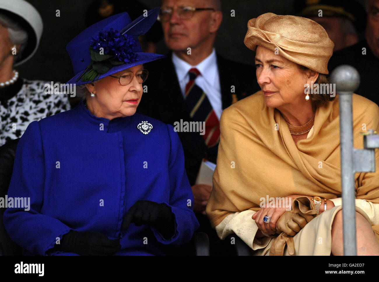 Queen Paola of Belgium (right) and Britain's Queen Elizabeth II (left