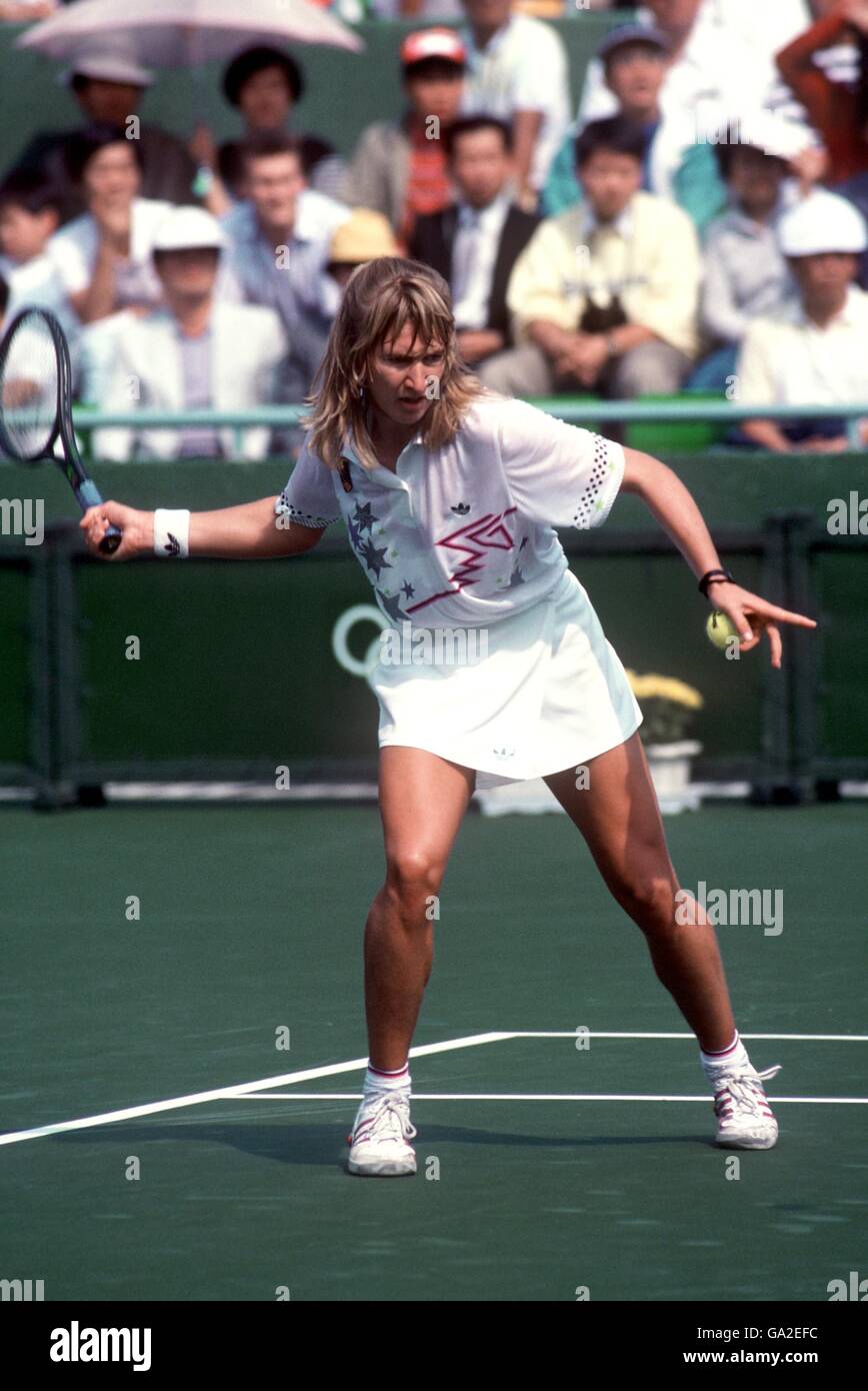 Tennis - Seoul Olympic Games - Women's Singles - Final - Steffi Graf v  Gabriela Sabatini. Steffi Graf in action during the final Stock Photo -  Alamy