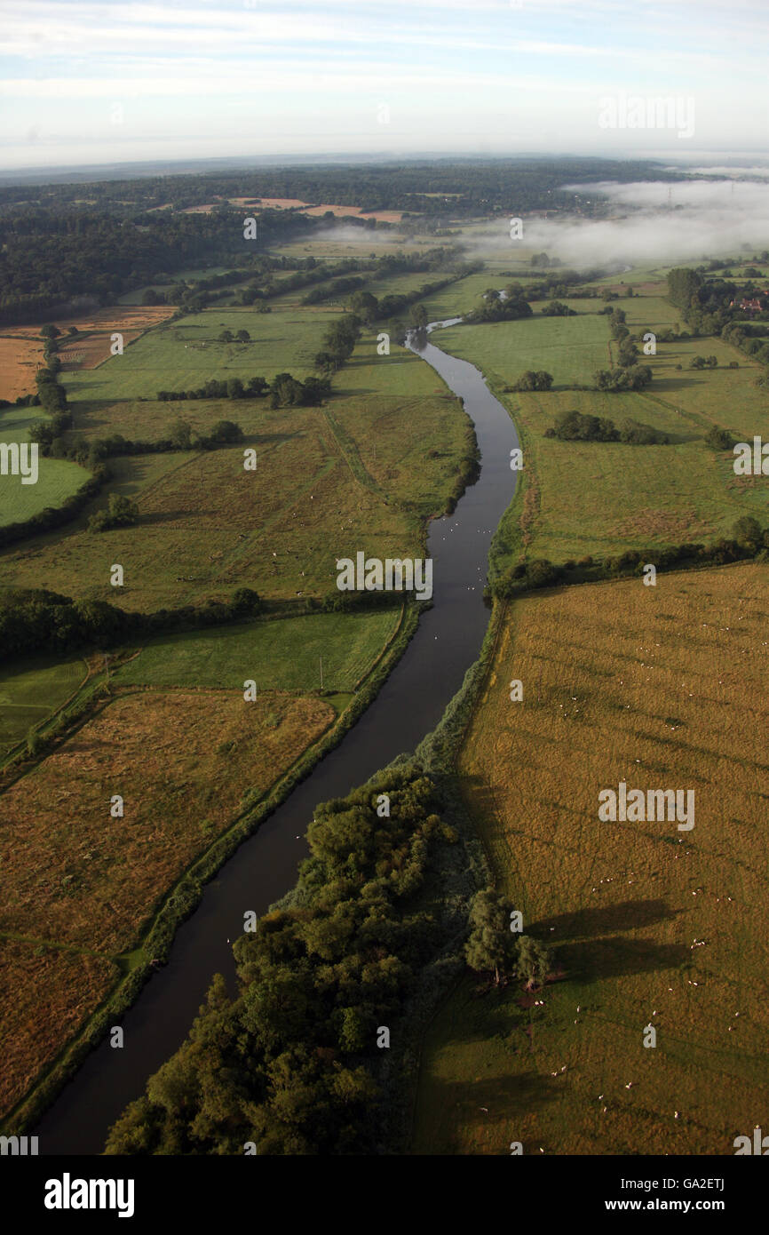 The River Avon passes through the countryside between Downton, Wiltshire, and Fordingbridge in Hampshire. Stock Photo