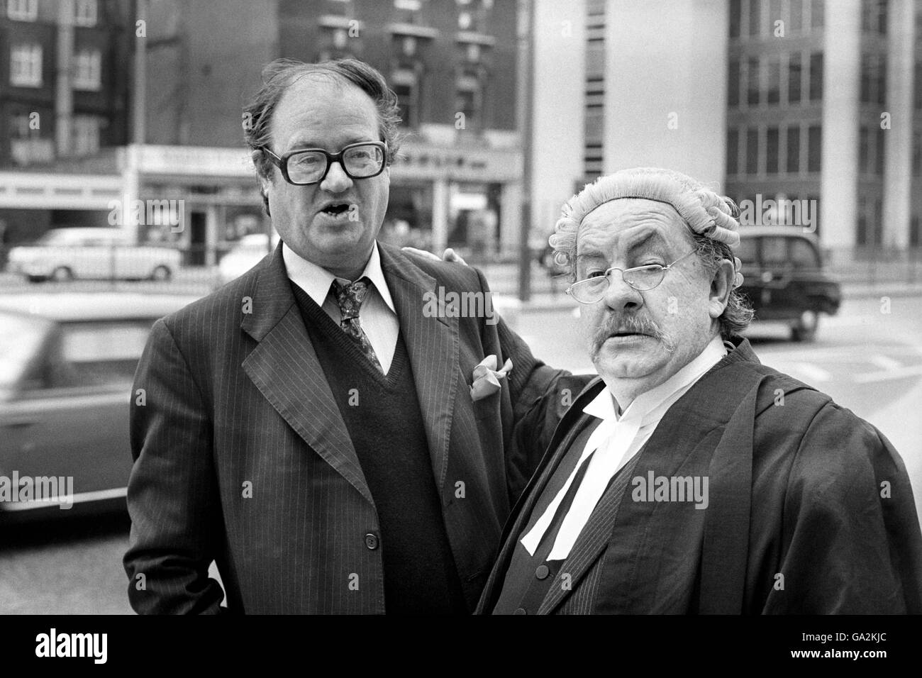 John Mortimer, the playwright Q.C., author of Thames TV's new six-part series, 'Rumpole of the Bailey', portrayed by actor Leo McKern (right) Stock Photo