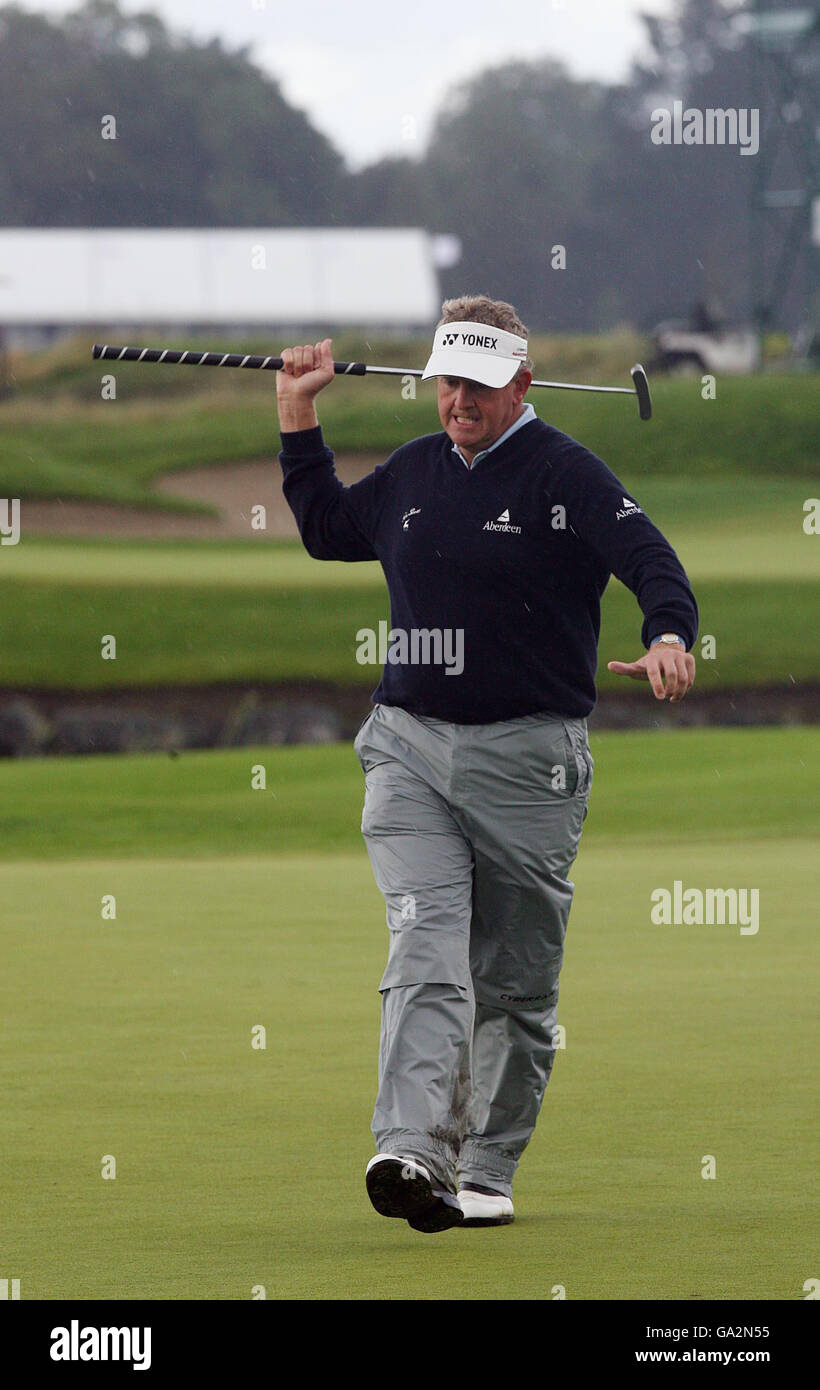 Colin Montgomerie shows his frustration after missing a putt during the Smurfit  Kappa European Open at the K Club, Co Kildare, Dublin, Ireland Stock Photo  - Alamy