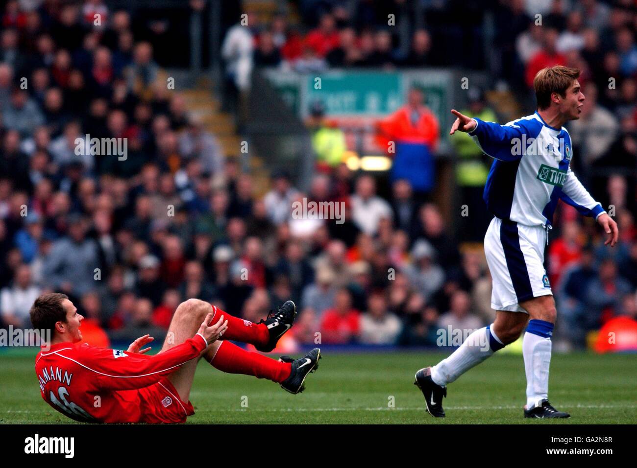 Soccer - FA Barclaycard Premiership - Blackburn Rovers v Liverpool. Liverpool's Dieter Hamann is knocked to the ground by Blackburn Rovers' Garry Flitcroft Stock Photo
