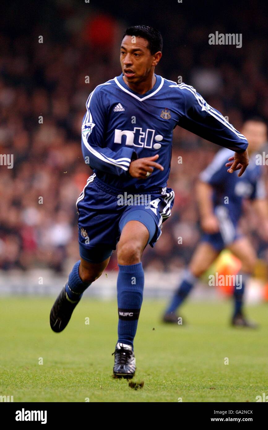 Soccer - English Premier League - Fulham v Newcastle. Nolberto Solano,  Newcastle United Stock Photo - Alamy