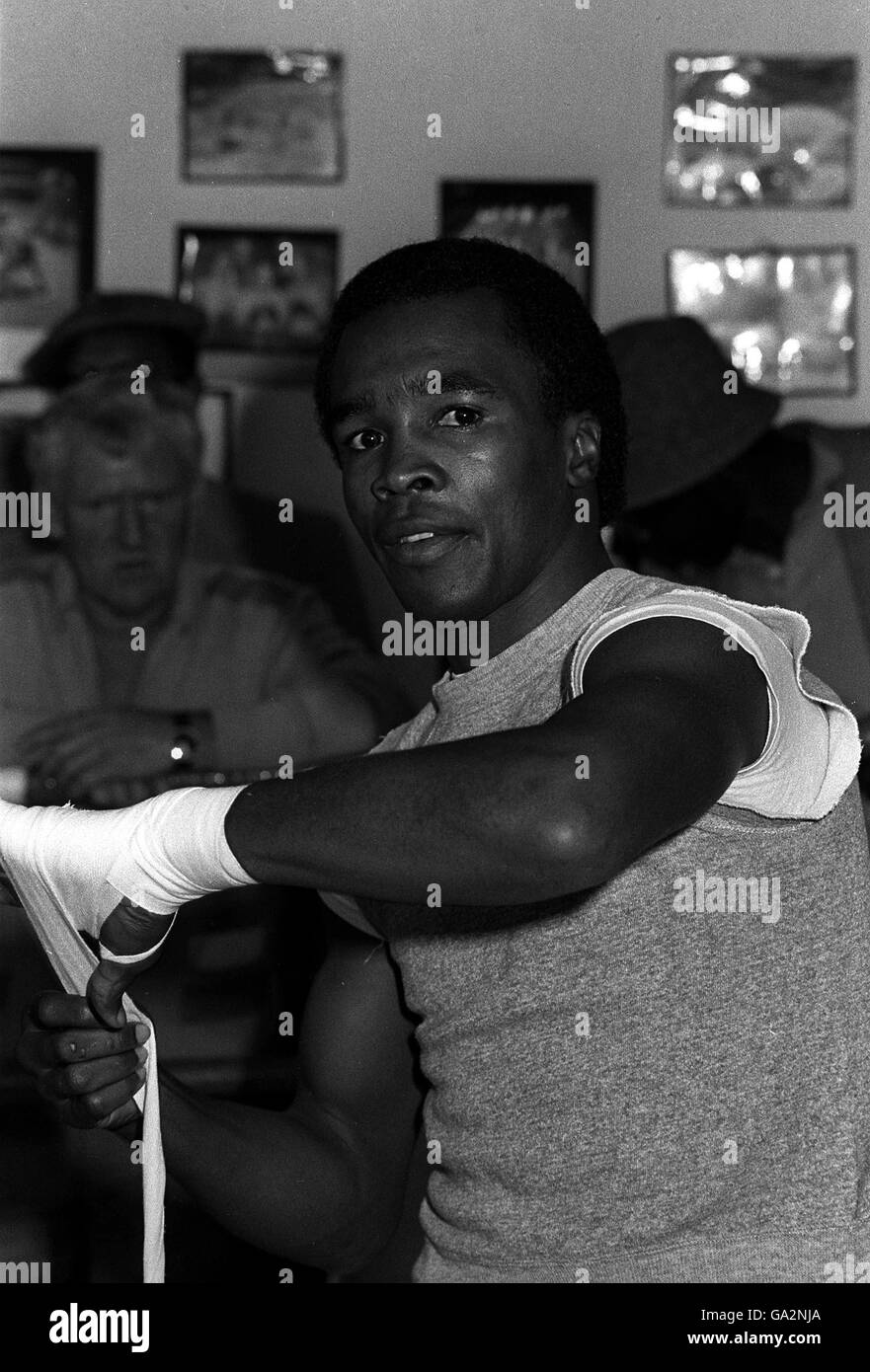 Sugar ray leonard boxing hires stock photography and images Alamy