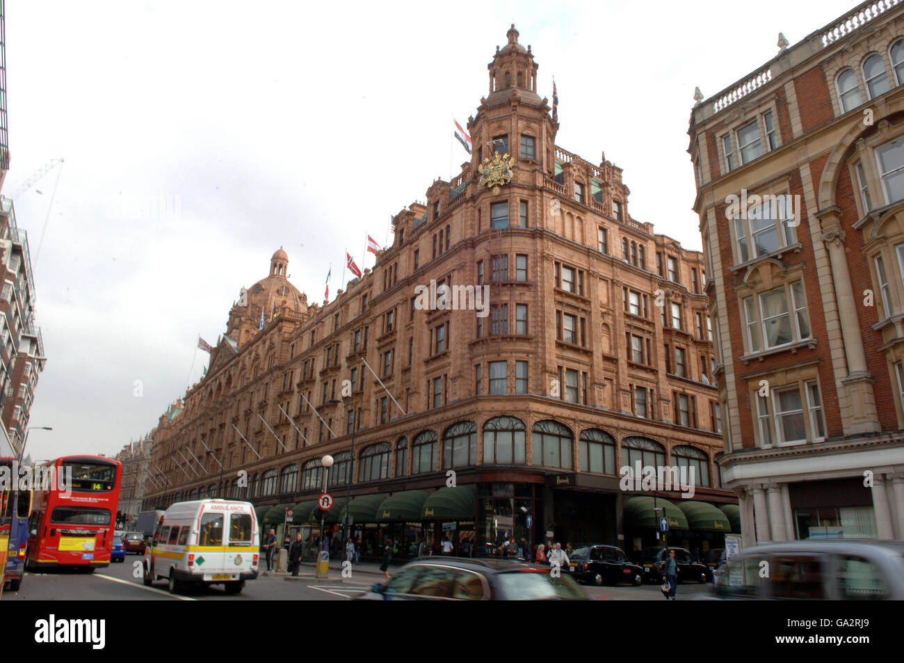 Harrods of knightsbridge hi-res stock photography and images - Page 48 -  Alamy