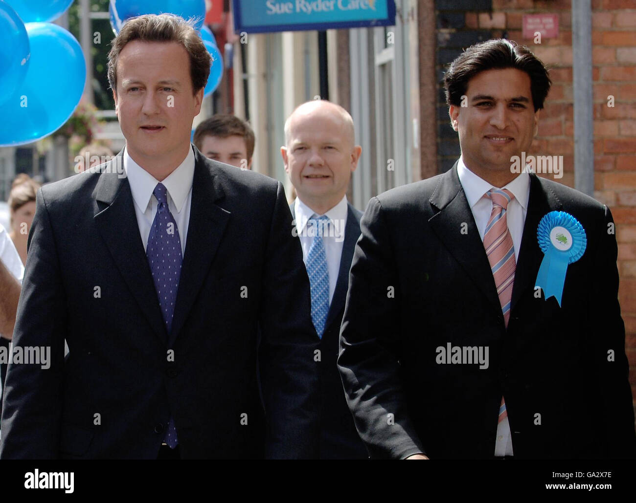 Conservative Party leader David Cameron (left) campaigns for the council by-election in Ealing, west London today with Tory candidate Tony Lit (right) and shadow Foreign Secretary William Hague (centre). Stock Photo