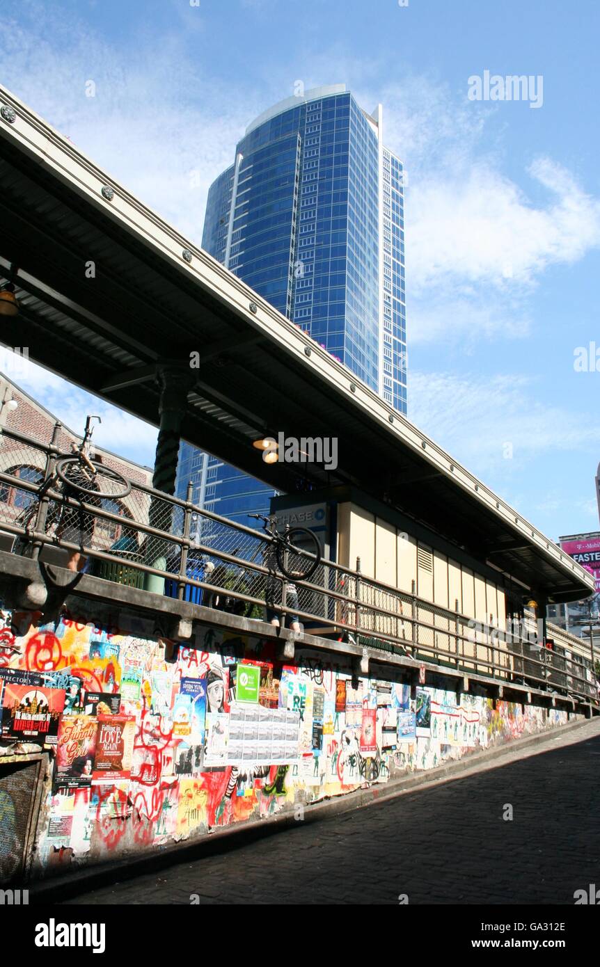 Contrasting lifestyles in Seattle Washington: from street level to high rise, from graffiti to white collar. Stock Photo