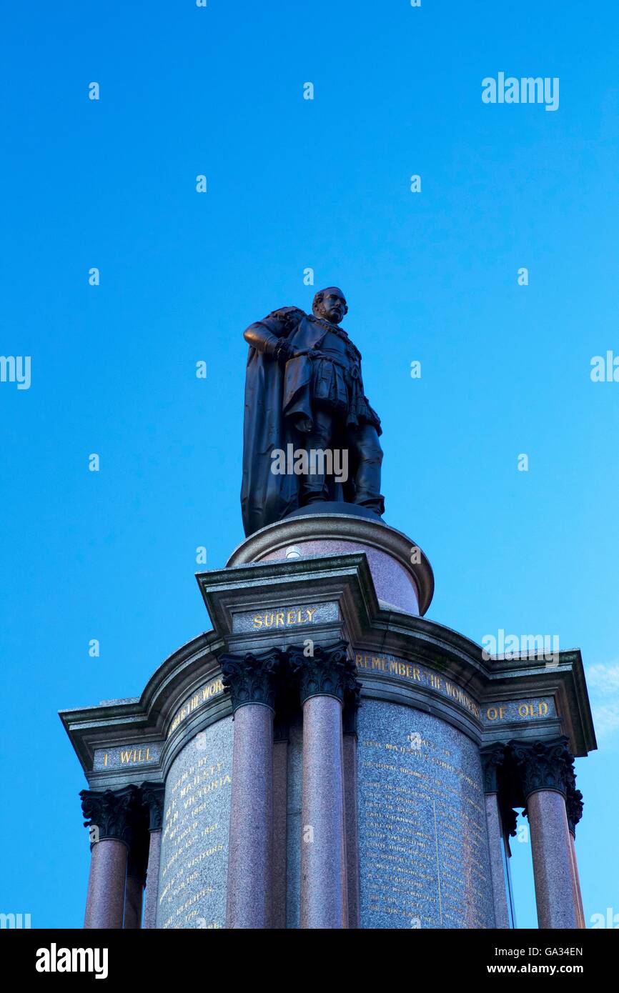 Statue outside royal albert hall hires stock photography and images