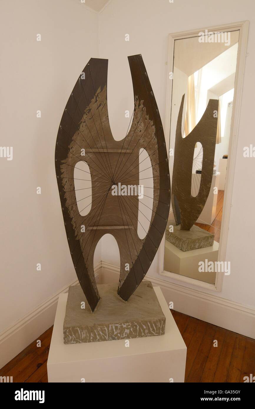 Barbara Hepworth Museum and Sculpture Garden, St Ives, West Country, Cornwall, England, UK, GB Barbara Hepworth Museum and Sculpture Garden, St Ives, West Country, Cornwall, England, UK, GB