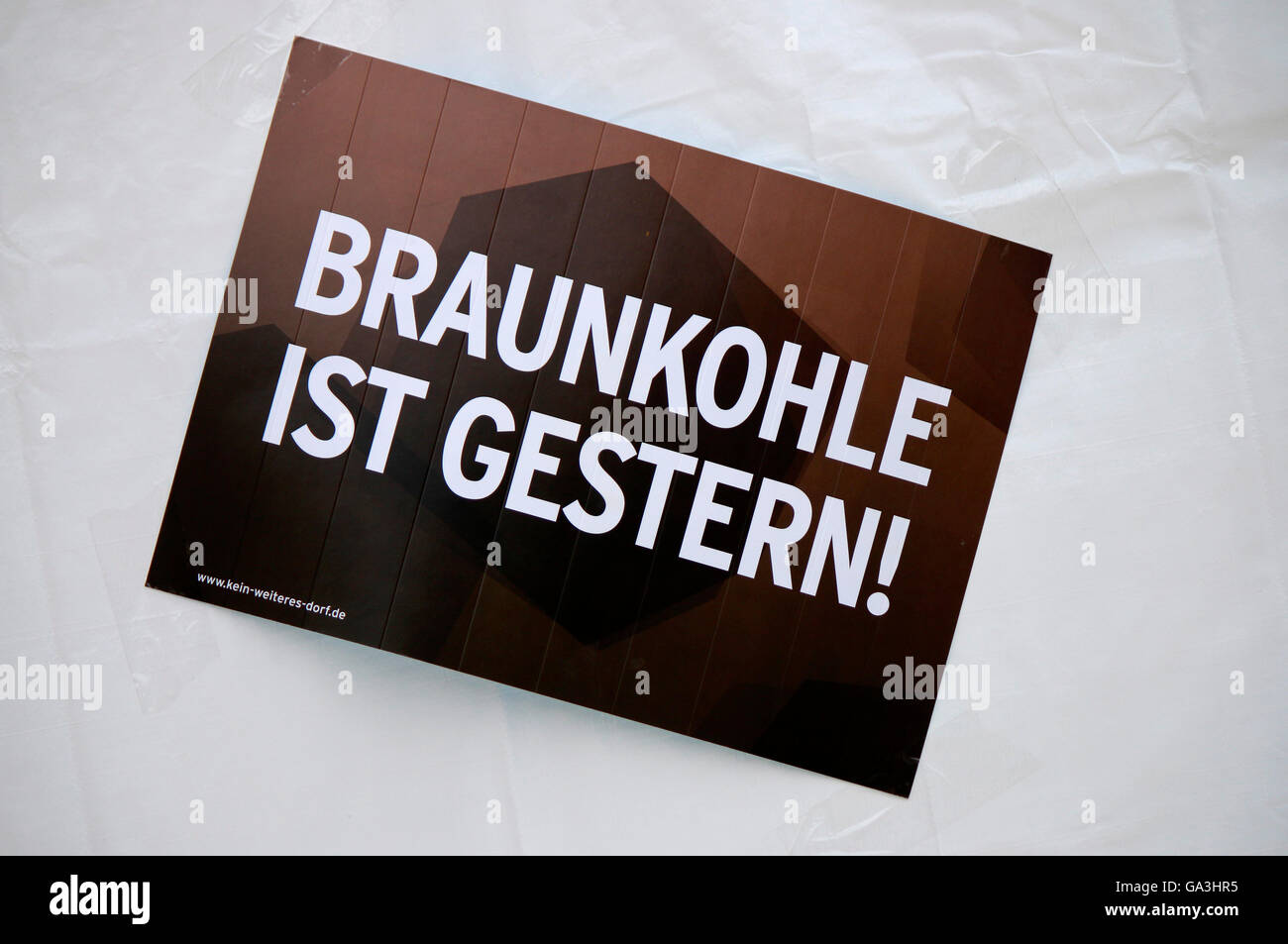 'Braunkohle ist gestern' - Protestplakat auf Demonstration fuer regenerative Energien, 2. Juni 2016, Berlin-Tiergarten. Stock Photo