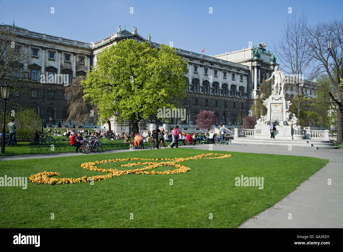 Treble clef made from pansies in front of the Mozart monument, in the back the Hofburg Imperial Palace, Burggarten, Ringstrasse Stock Photo