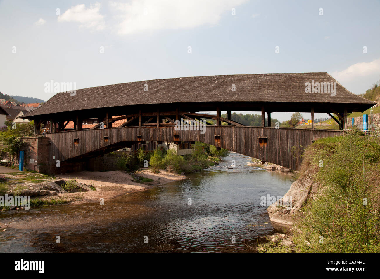 Timber pedestrian bridge hi-res stock photography and images - Alamy