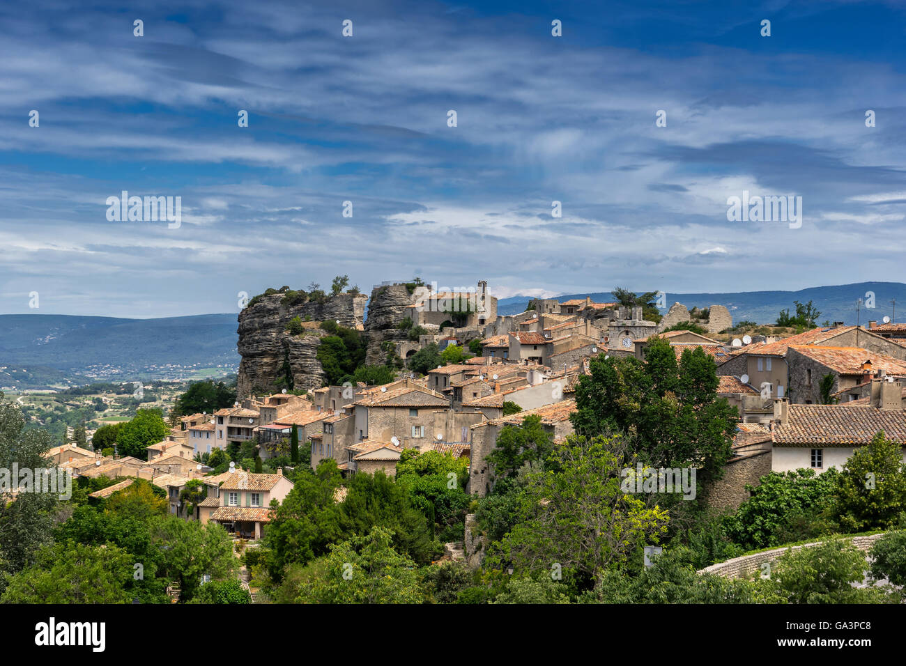 The hill top village of Saignon in the Luberon Provence Stock Photo